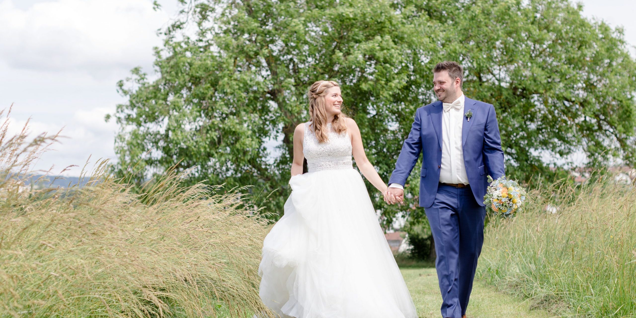 Anja-Fellerhoff-Hogut-Hagenbach-Brautpaar-Juni-Sommerhochzeit Brautpaar Paarshooting Hofgut Hagenbach
